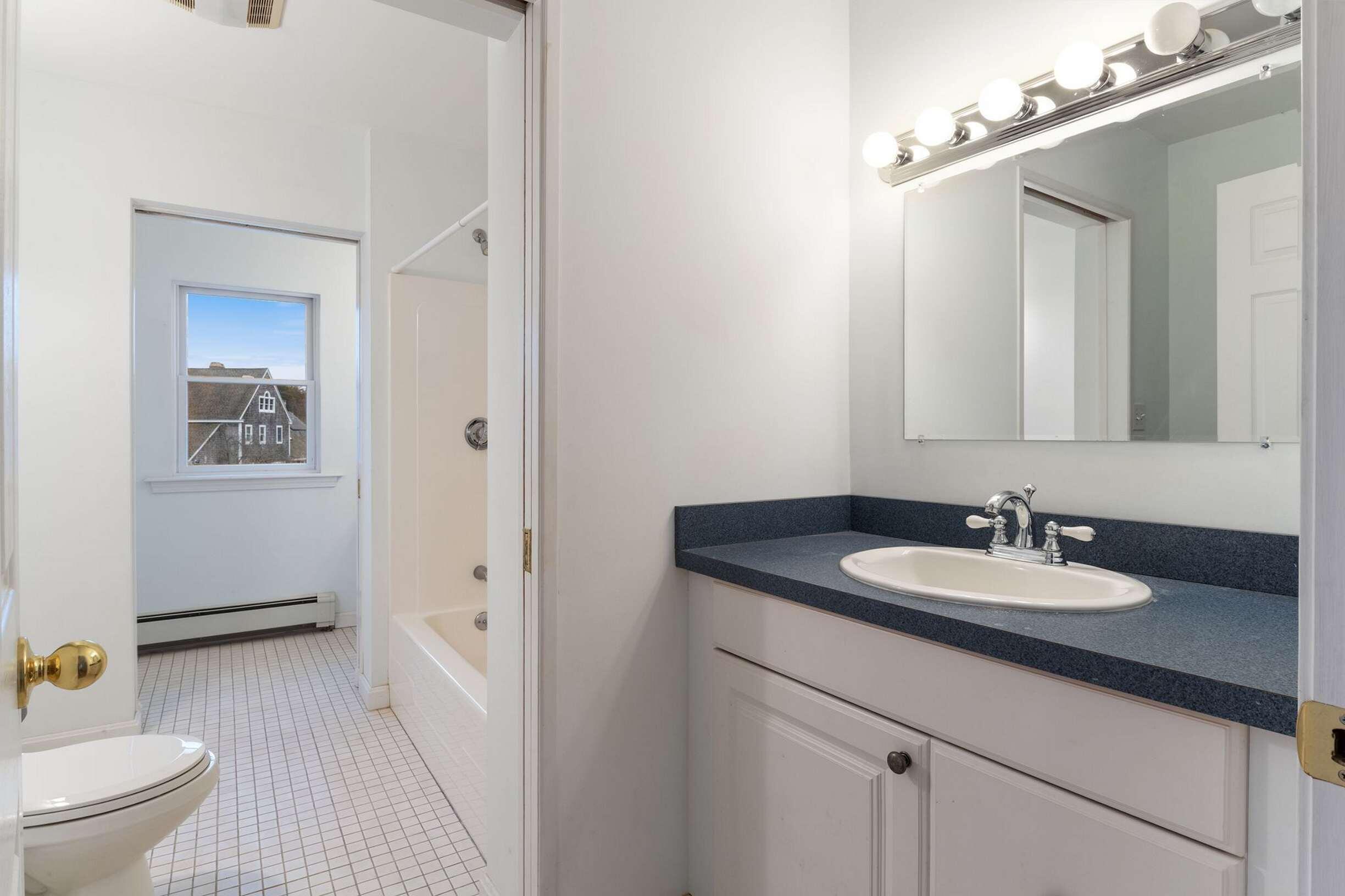 1 River Farm Road York, ME 03909 - Photo 33 of 43 Jack and Jill Bathroom