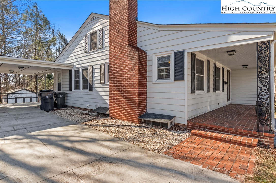 131 Young Street Elkin, NC 28621 - Photo 4 of 39