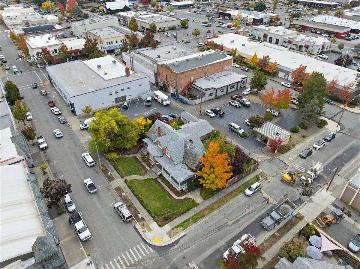 139 Southwest I Street Grants Pass, OR 97526 - Photo 47 of 47 an aerial view of residential houses with outdoor space