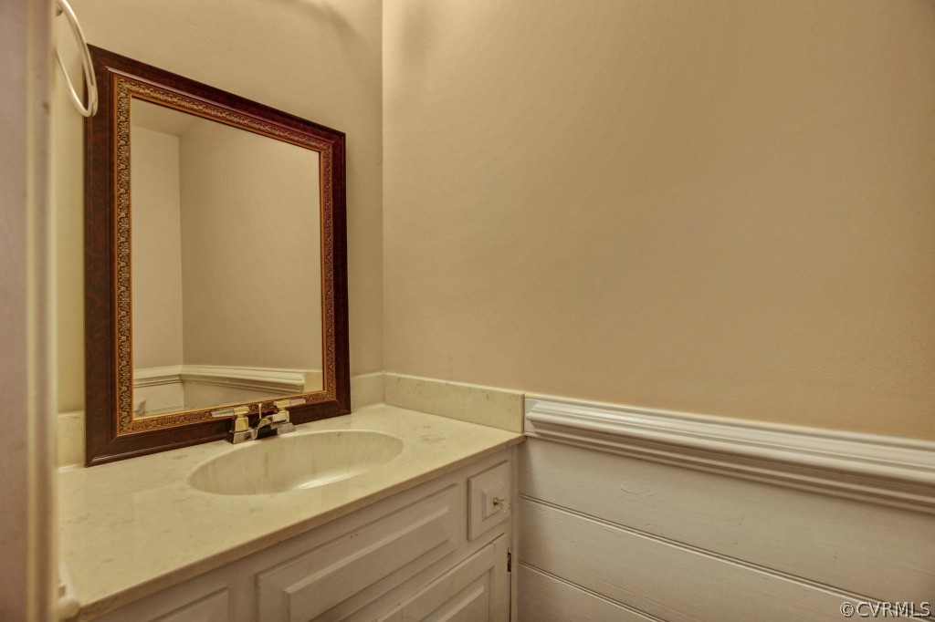 14163 Grangewood Road Midlothian, VA 23113 - Photo 8 of 24 a bathroom with a sink and a mirror