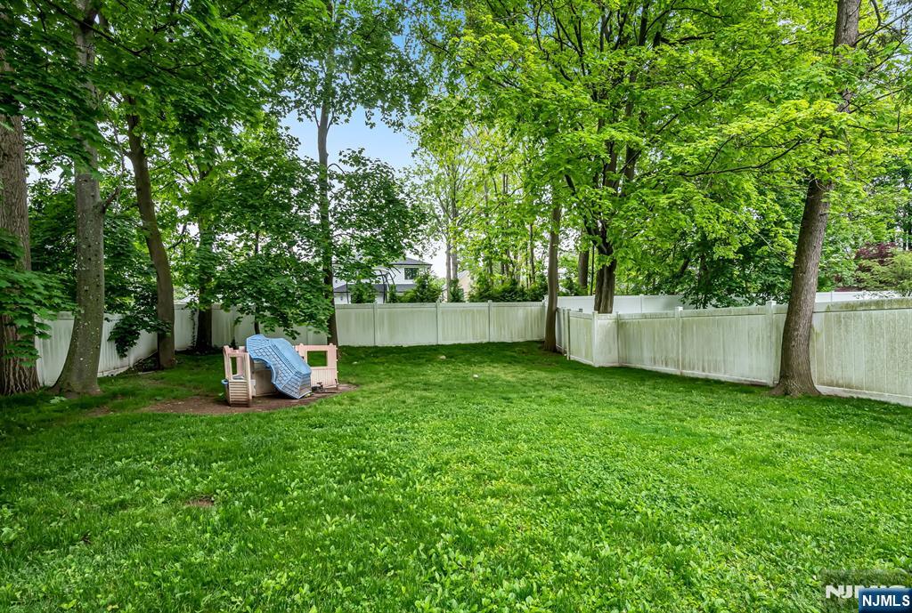 302 Tenafly Road Tenafly, NJ 07670 - Photo 18 of 19