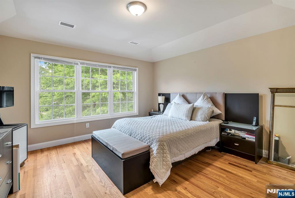 302 Tenafly Road Tenafly, NJ 07670 - Photo 9 of 19