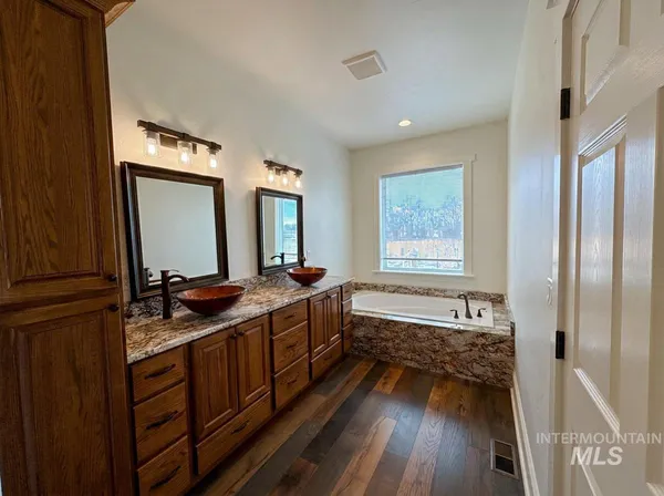 $1,480,900 | 25792 River Road, Grand View, ID 83624