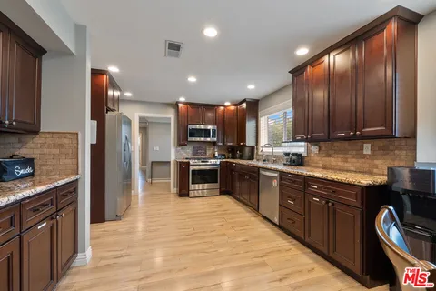 $1,550,000 | 9509 Jellico Avenue, Northridge, CA 91325