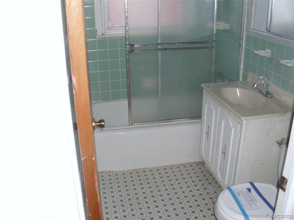 9332 Salem Road Redford, MI 48239 - Photo 5 of 14 261-866557 Bathroom 1 View 2.JPG