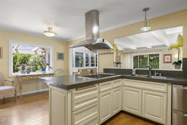 $1,100,000 | 124 Reddington Court, Camarillo, CA 93010