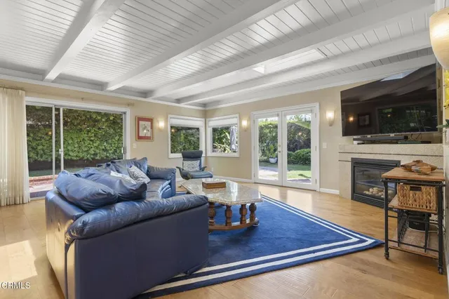 $1,100,000 | 124 Reddington Court, Camarillo, CA 93010