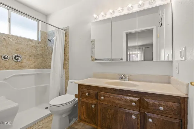 $1,100,000 | 124 Reddington Court, Camarillo, CA 93010