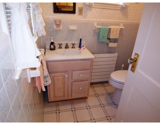 18 Peabody Road Arlington, MA 02476 - Photo 7 of 15 Gallery Image 7