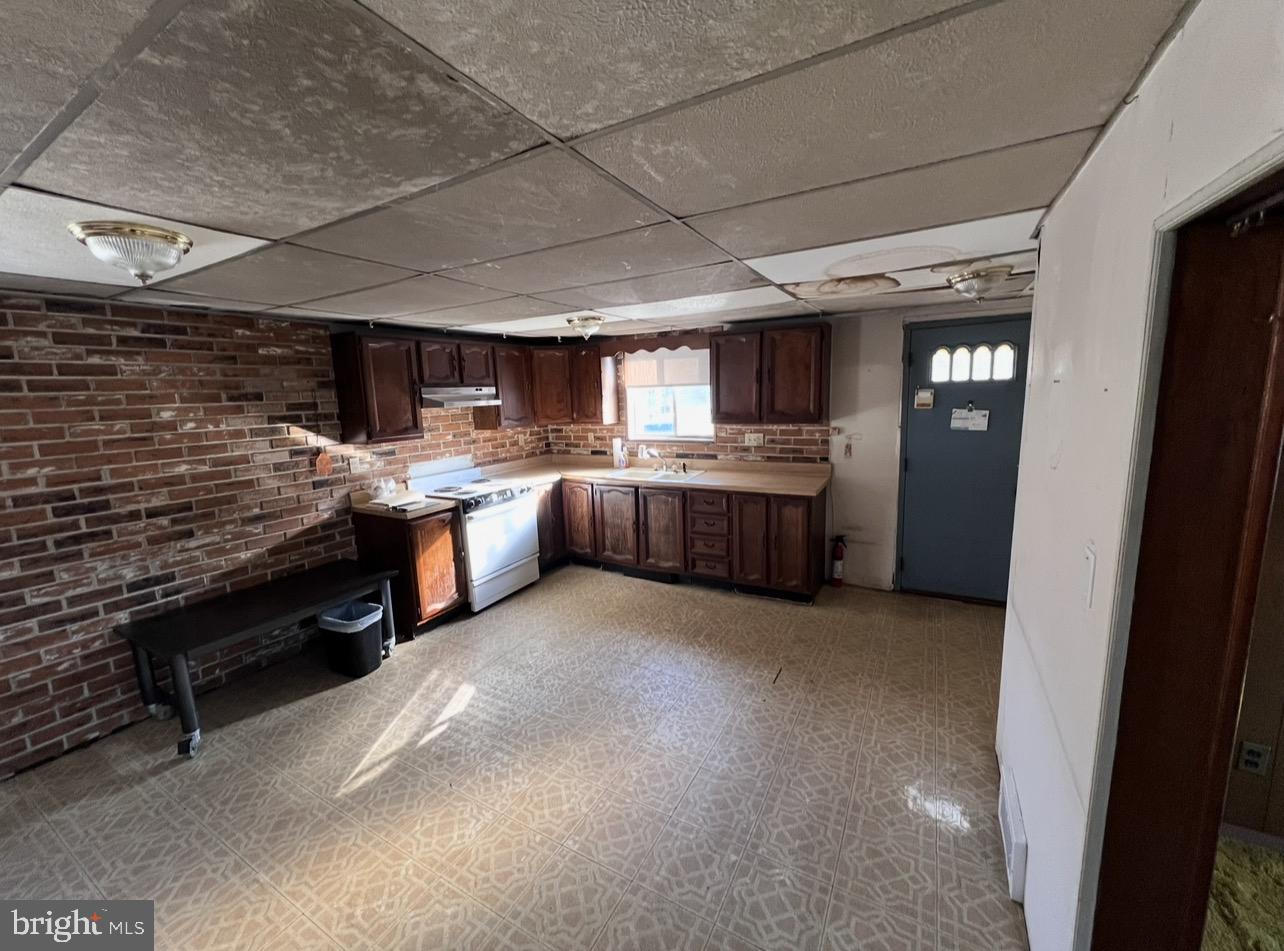 13 Beach Road Glen Burnie, MD 21060 - Photo 5 of 20 a large kitchen with a stove and a refrigerator