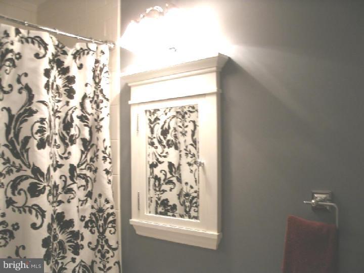218 Countiss Avenue Lindenwold, NJ 08021 - Photo 14 of 24 Bathroom