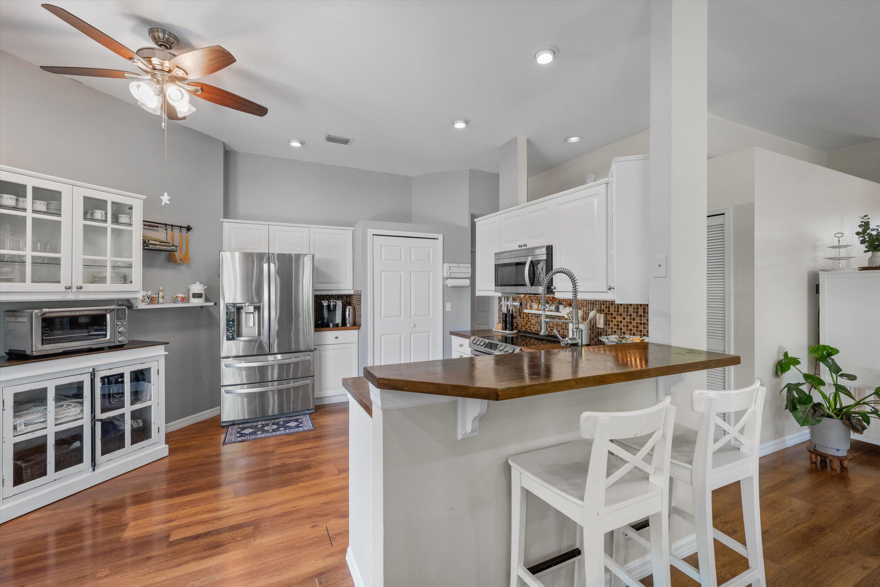 1110 Aviary Road Wellington, FL 33414 - Photo 18 of 51 breakfast bar/kitchen