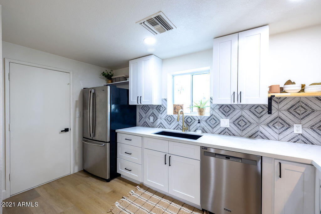 608 East Deepdale Road Phoenix, AZ 85022 - Photo 11 of 76 608EDeepdaleRd-61