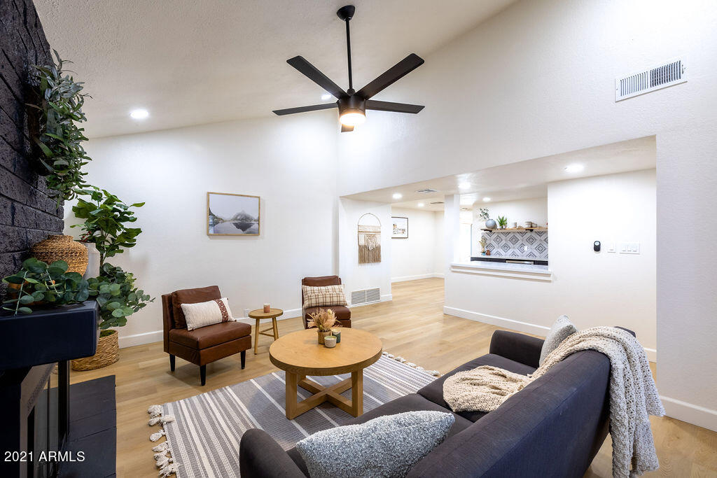 608 East Deepdale Road Phoenix, AZ 85022 - Photo 4 of 76 608EDeepdaleRd-56
