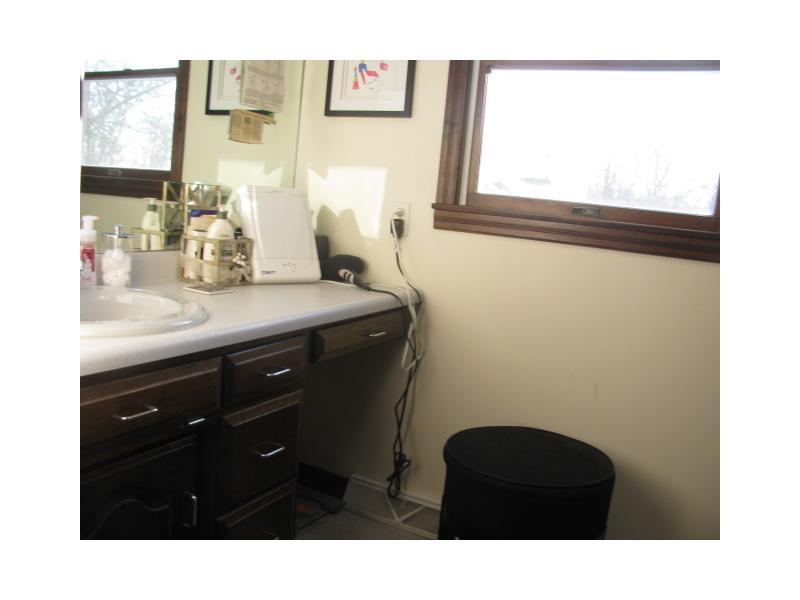 528 Edgeview Road Lower Burrell, PA 15068 - Photo 11 of 20 Full Bath.