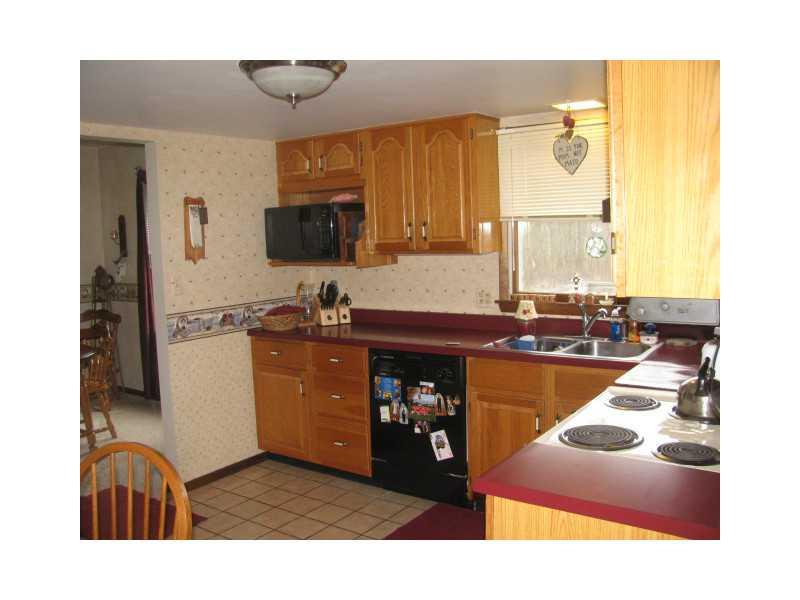528 Edgeview Road Lower Burrell, PA 15068 - Photo 4 of 20 Kitchen.