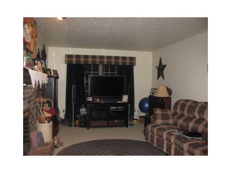 528 Edgeview Road Lower Burrell, PA 15068 - Photo 8 of 20 Family Room.