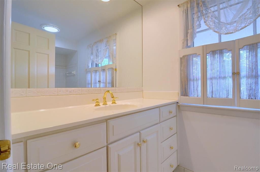 483 Willow Tree Lane Rochester Hills, MI 48306 - Photo 38 of 47