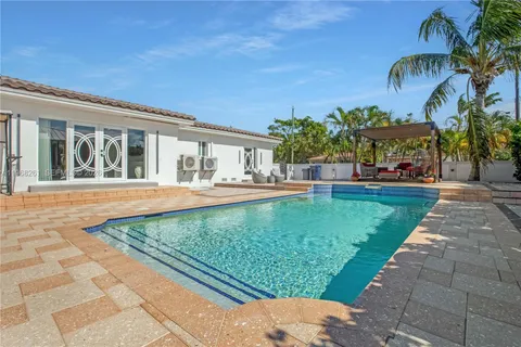 $5,495,000 | 500 94th Street, Surfside, FL 33154