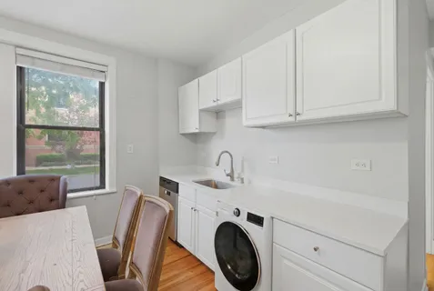 $1,399,000 | 1900 West Oakdale Avenue, Chicago, IL 60657
