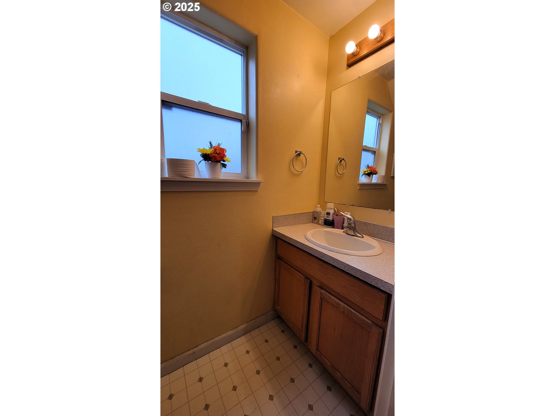 205-207 South 47th Street Springfield, OR 97478 - Photo 7 of 15 Bathroom