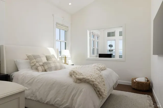 $28,000,000 | 201 Bridgeway, Sausalito, CA 94965