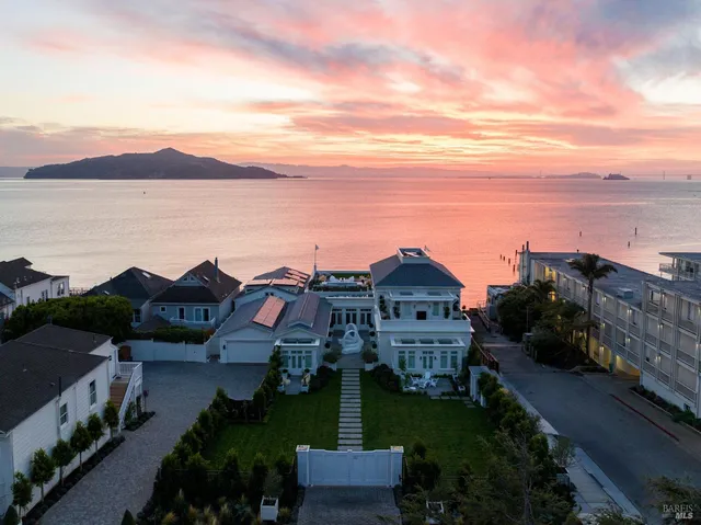 $28,000,000 | 201 Bridgeway, Sausalito, CA 94965