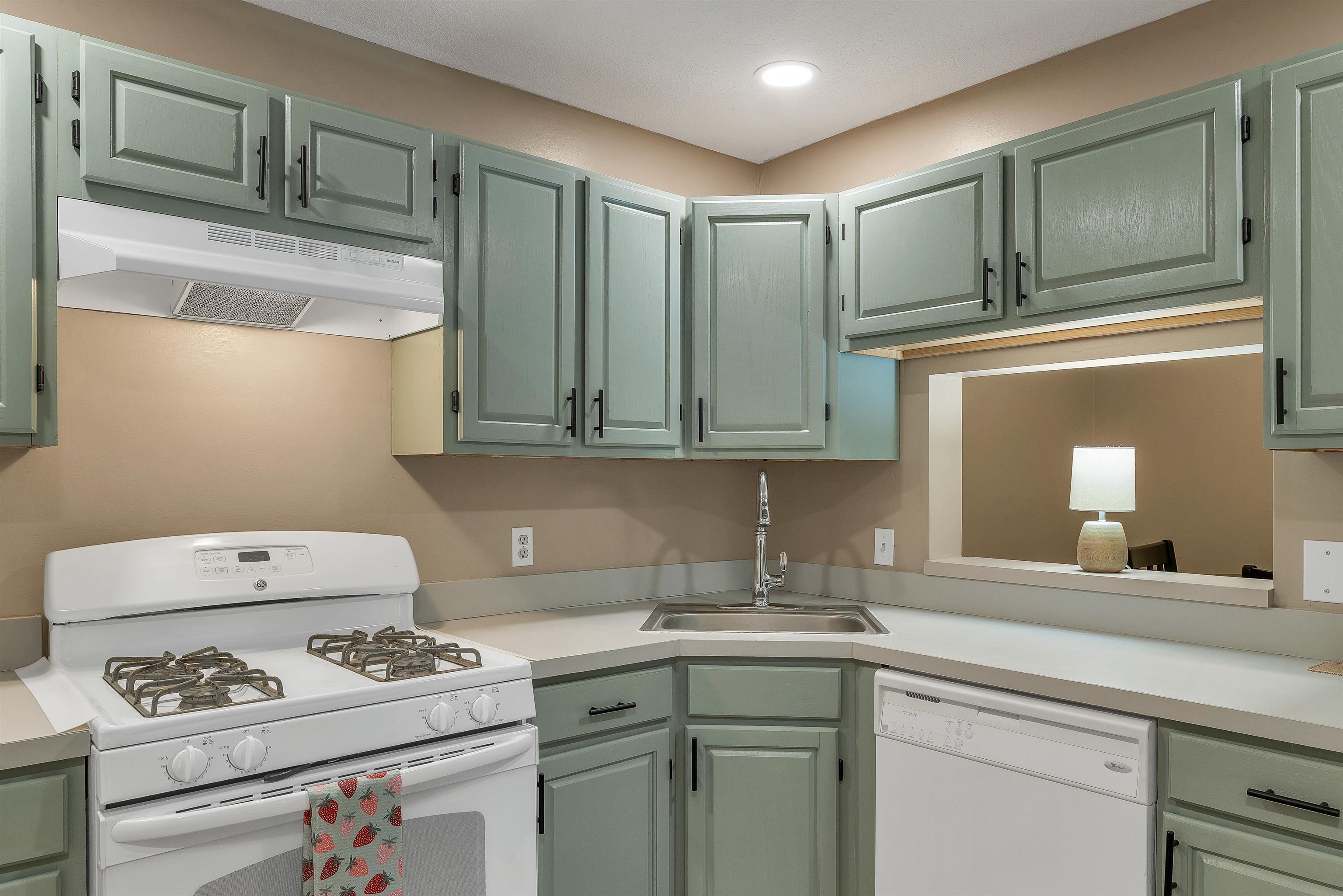 5 Bernards Road, Unit 1 Merrimack, NH 03054 - Photo 5 of 36 Gallery Image 5