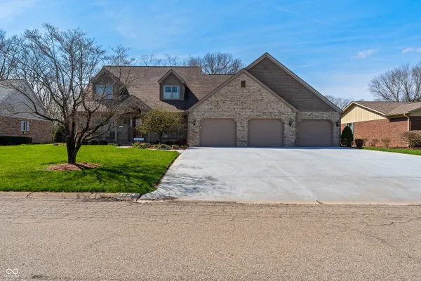 $575,000 | 2534 Chestnut Street, Columbus, IN 47201