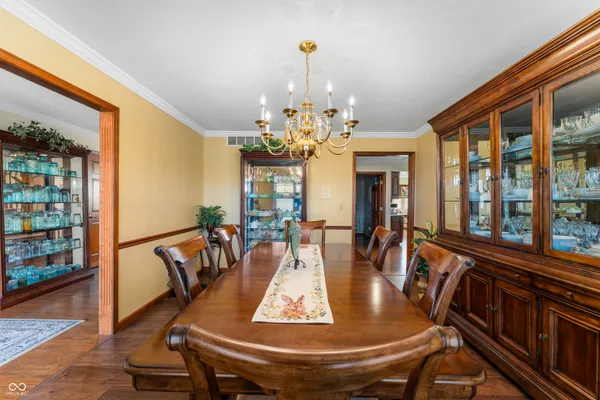 $575,000 | 2534 Chestnut Street, Columbus, IN 47201