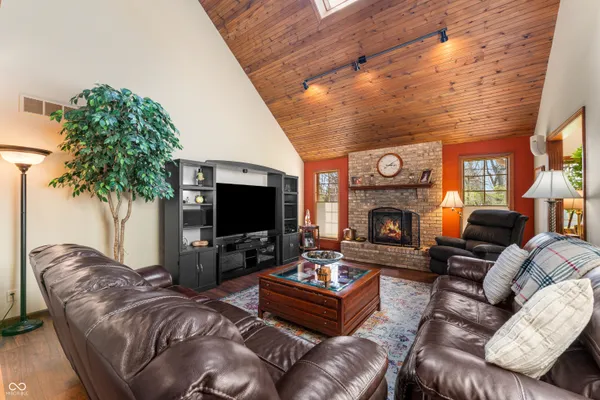 $575,000 | 2534 Chestnut Street, Columbus, IN 47201