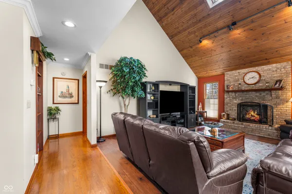 $575,000 | 2534 Chestnut Street, Columbus, IN 47201