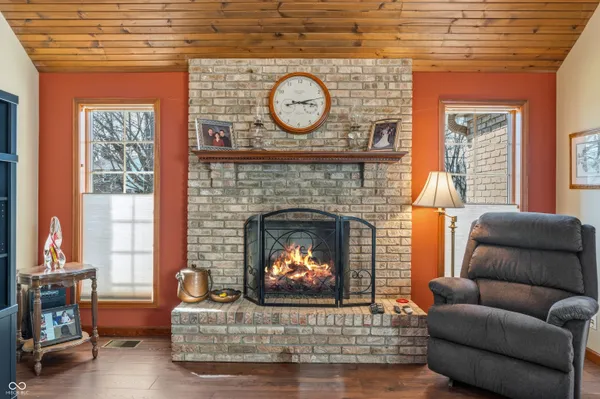 $575,000 | 2534 Chestnut Street, Columbus, IN 47201