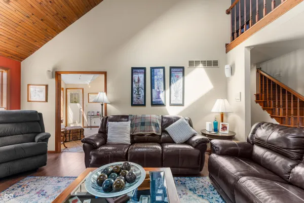 $575,000 | 2534 Chestnut Street, Columbus, IN 47201