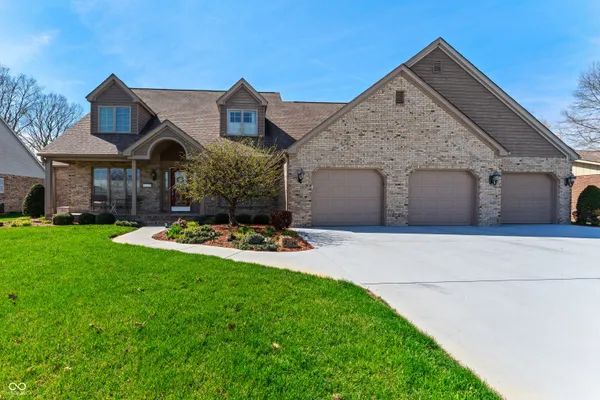 $575,000 | 2534 Chestnut Street, Columbus, IN 47201