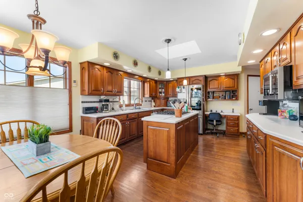 $575,000 | 2534 Chestnut Street, Columbus, IN 47201