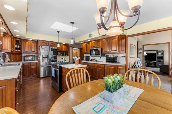 $575,000 | 2534 Chestnut Street, Columbus, IN 47201