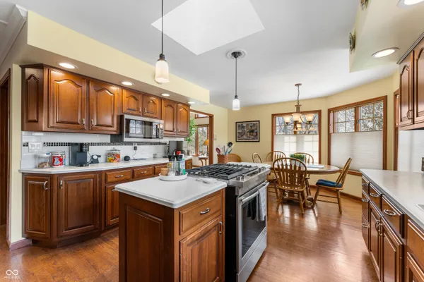 $575,000 | 2534 Chestnut Street, Columbus, IN 47201