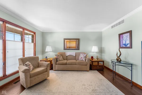 $575,000 | 2534 Chestnut Street, Columbus, IN 47201