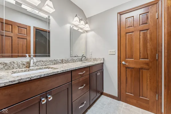 $575,000 | 2534 Chestnut Street, Columbus, IN 47201