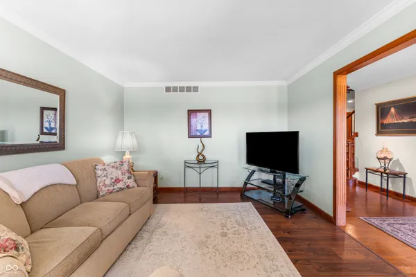 $575,000 | 2534 Chestnut Street, Columbus, IN 47201