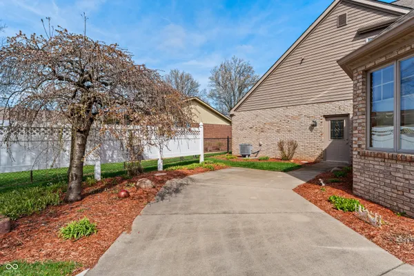 $575,000 | 2534 Chestnut Street, Columbus, IN 47201