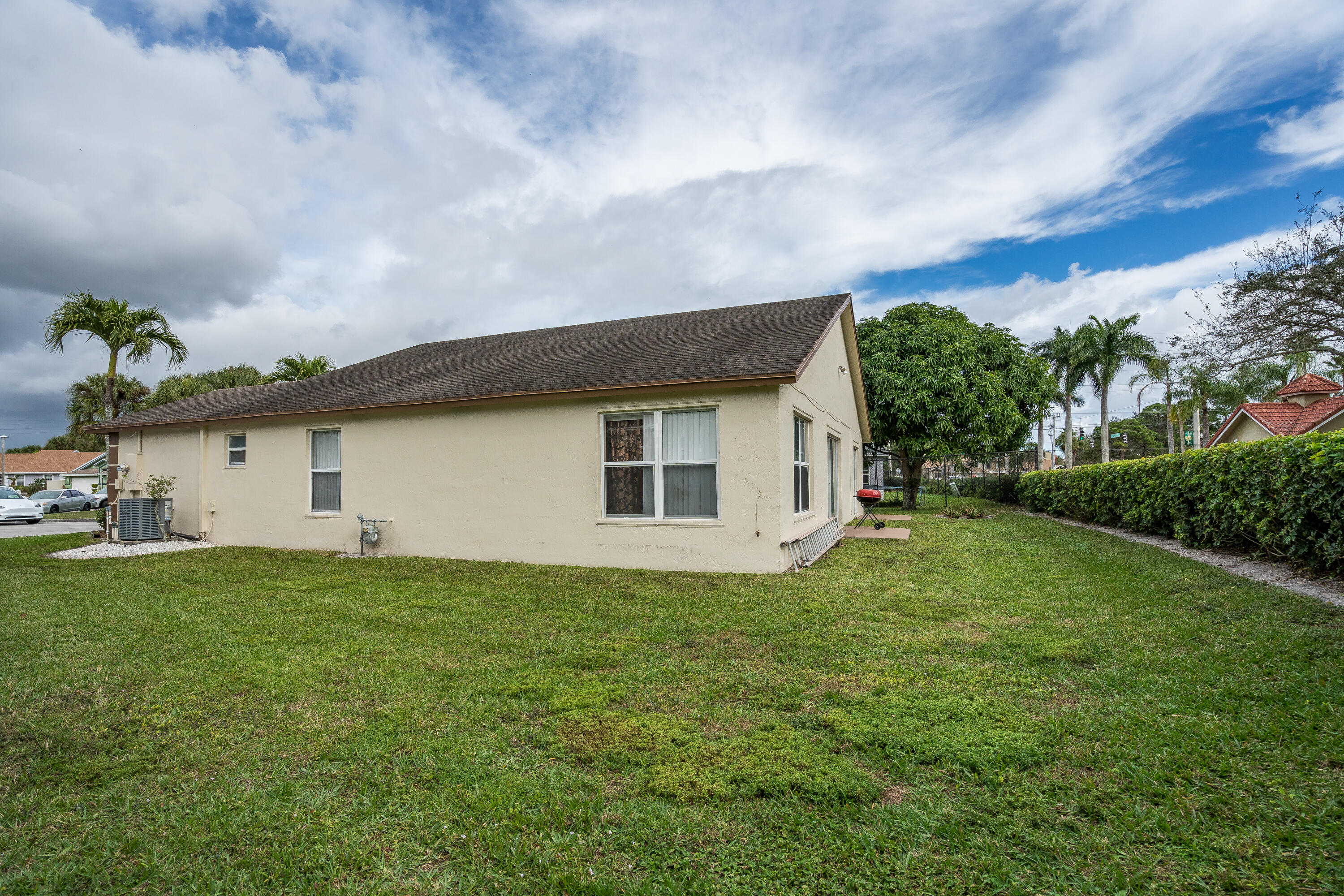 236 Malibu Circle Greenacres, FL 33413 - Photo 28 of 51 Sideyard