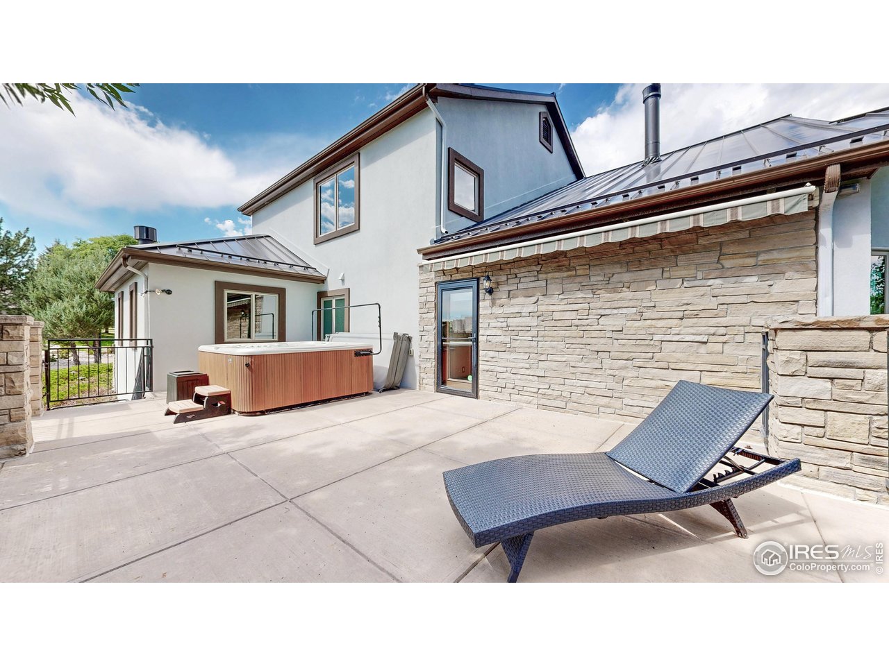 898 Eagle Ridge Court Loveland, CO 80537 - Photo 14 of 40 a backyard of a house with table and chairs