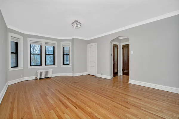 $1,695 | 321 Calendar Avenue, Unit 1E, La Grange, IL 60525