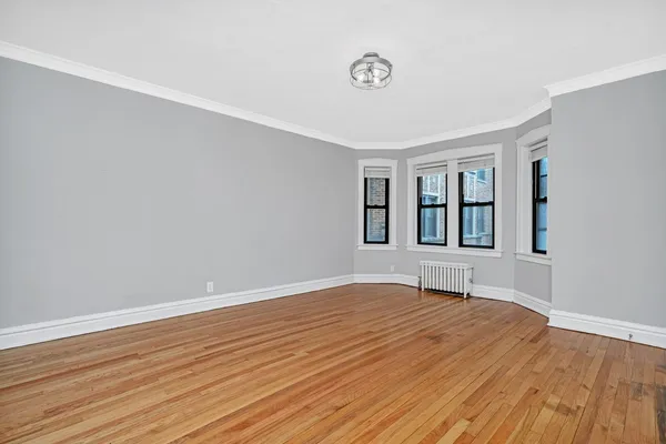 $1,695 | 321 Calendar Avenue, Unit 1E, La Grange, IL 60525