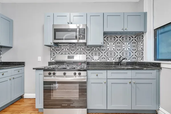 $1,695 | 321 Calendar Avenue, Unit 1E, La Grange, IL 60525