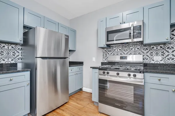 $1,695 | 321 Calendar Avenue, Unit 1E, La Grange, IL 60525