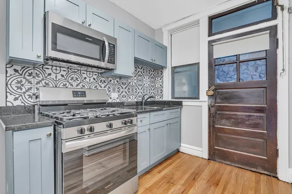 $1,695 | 321 Calendar Avenue, Unit 1E, La Grange, IL 60525