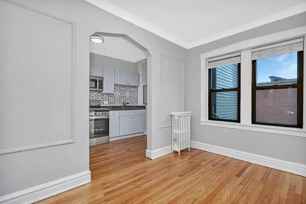 $1,695 | 321 Calendar Avenue, Unit 1E, La Grange, IL 60525